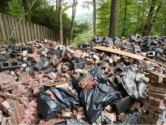 photo of chimney foundational collapse from cracks in foundation