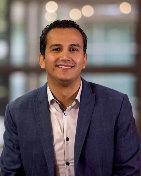 portrait photo of Sergio
